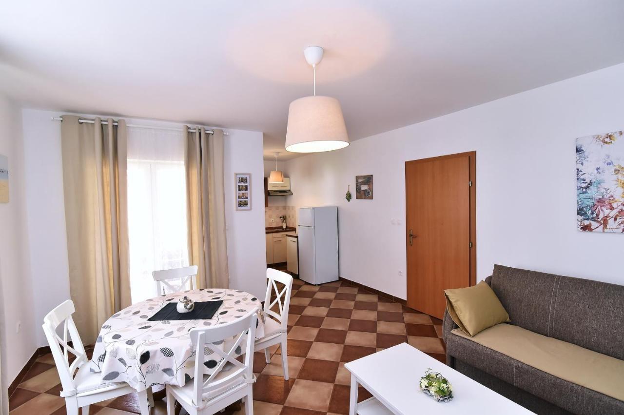 Apartments Luni Baška Екстериор снимка