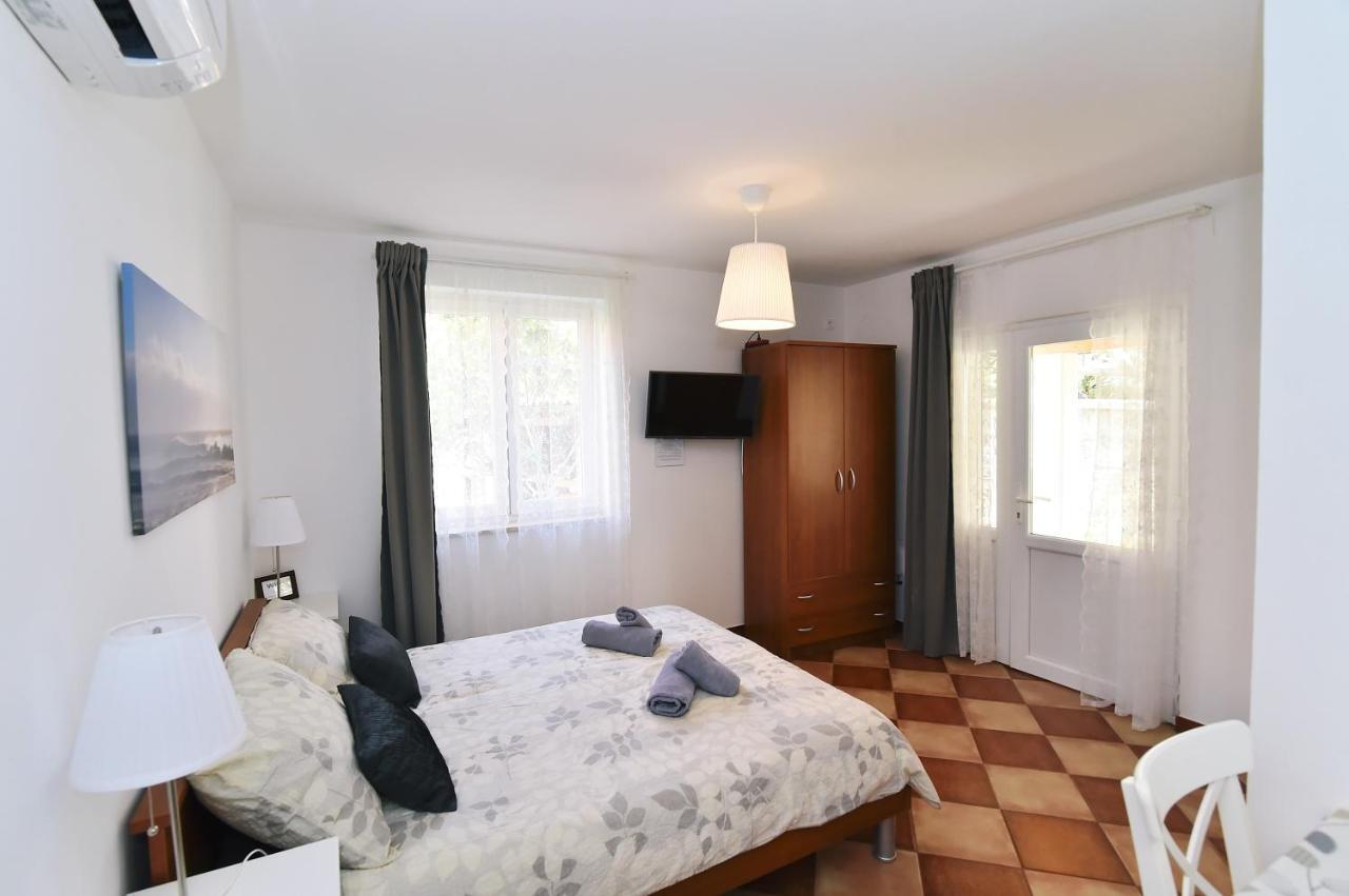 Apartments Luni Baška Екстериор снимка