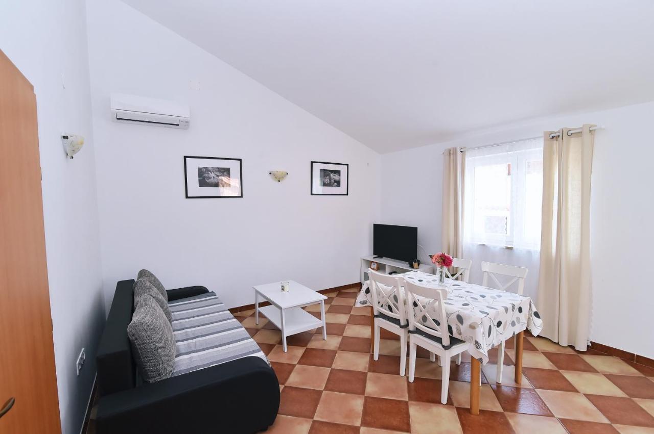 Apartments Luni Baška Екстериор снимка